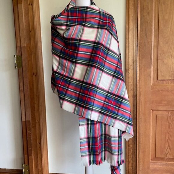 GAP Oversized Cozy Frayed Soft Red Green Plaid Scarf @ 83" x 25" - Picture 2 of 13